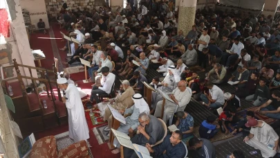 Gazze'de ateşkesin yürürlüğe girmesinin ardından ilk cuma namazı kılındı!