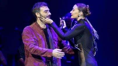 Sıla’dan Harbiye sahnesinde büyük sürpriz: 'Sevişmeden Uyumayalım' yeniden doğdu