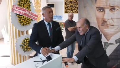 İYİ Parti Kongresi karıştı: Kürsüye yumruk, salonda kaos!