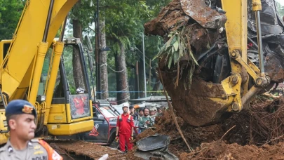 Endonezya’da okul binası çöktü: 38 kişi hâlâ enkaz altında!