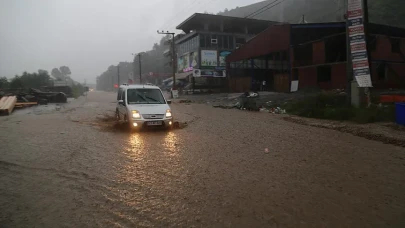 İstanbul Valiliği uyardı: Sel riskine karşı hazırlıklı olun