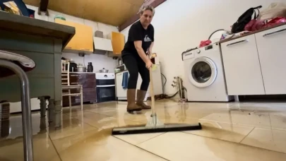 Edirne’yi sağanak vurdu: Rögar taştı, iki evi su bastı