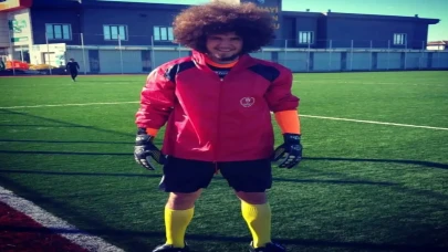 Bandırma'da antrenmanda kalp krizi geçiren genç kaleci son yolculuğuna uğurlandı