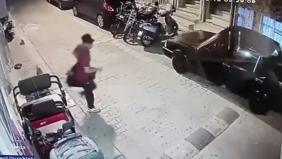 Beylikdüzü’nde cinayet: Motosikletli zanlı güvenlik kamerasında görüldü