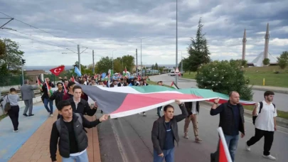 OMÜ Öğrencilerinden Gazze için vicdan yürüyüşü: 'Zulme sessiz kalmayacağız'