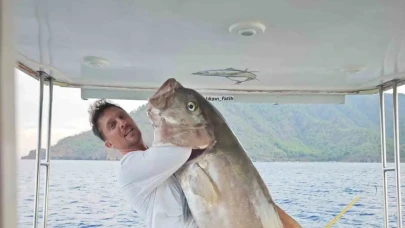 60 Kilo dev balığı yakaladılar: 25 Bin Lirayı kimsesiz çocuklara bağışladılar!