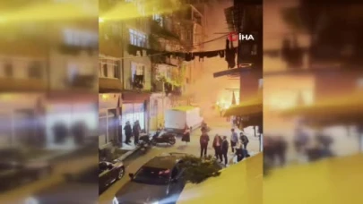 Beyoğlu’nda kız istemede patlatılan havai fişekler evi yaktı: 8 kişi dumandan etkilendi