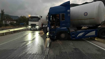 Makaslayan tır nedeniyle yol kapandı