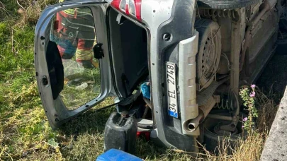 Otomobil sürücüsü dereye uçtu yara almadan kurtuldu