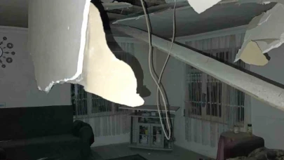 Balıkesir depreminde Manisa'daki evin tavanı çöktü