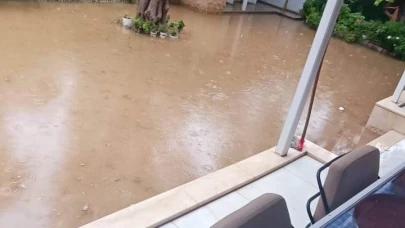 Edremit’te dev su baskını: Evler, okullar ve iş yerleri sular altında kaldı!