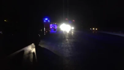 Hafif ticari araçla çarpışan tur midibüsü devrildi: 13’ü öğrenci 14 kişi yaralandı