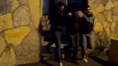 Havladığı için aracını köpeğin üzerine sürdü, görüntüler yürek burktu!