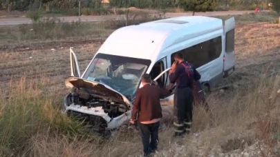 Kilis’te otomobil ile minibüs çarpıştı: 12 yaralı
