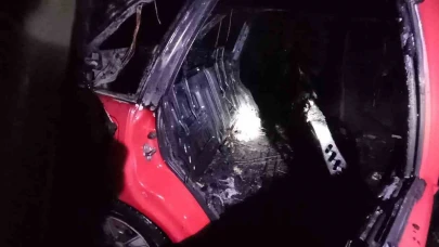 Muş’ta seyir halindeki otomobil alev aldı