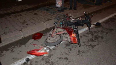 Otomobil elektrikli bisiklete çarptı: 1 ölü, 1 yaralı
