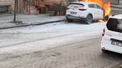 Otomobil bir anda alev topuna döndü: O anlar saniye saniye kaydedildi!