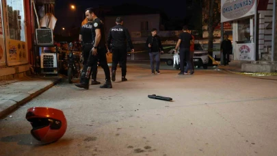 Takip ettiği şahsı ayağından vurdu, kaskı ve silahı düşürüp kaçtı