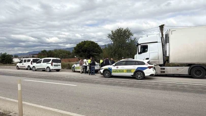 Kaçak göçmen taşıyan tır şoförü ve arkadaşı tutuklandı