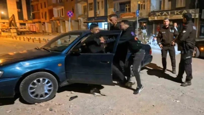 Tükürük yüzünden kavga çıktı, alkollü şahsı yakınları bile sakinleştiremedi