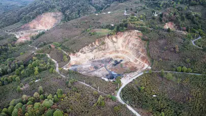 Araziler parçalandı, evler yamuldu: Taş ocağı mahalleyi yok etmeye başladı!