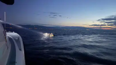 Film sahnesi gibi! Kaçak geçiş böyle son buldu