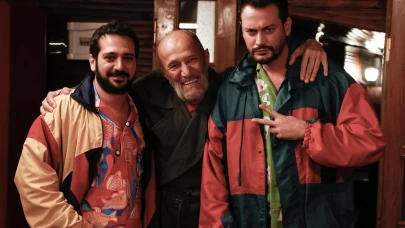 Yeşilçam Efsanesi Coşkun Göğen sette moralleri yükseltti! Mitoloji Mafyası neden bu kadar enerjik?