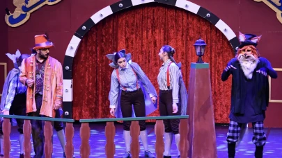 Kasım'da Sanata Doy! Maximum Uniq'in 13 Tiyatro Oyunuyla Hazırladığı Büyüleyici Takvimi Keşfet!