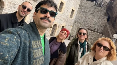 Gökhan Türkmen’den konser öncesi büyük sürpriz: Eşiyle birlikte Sümela Manastırı’nda horon tepti!