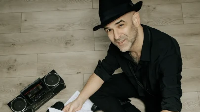 Murat Evgin hem sesi hem de aranjmanı ile Pluribus'da