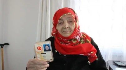Trabzon’da 102 yaşındaki Meryem Nine evinde kimliğine kavuştu