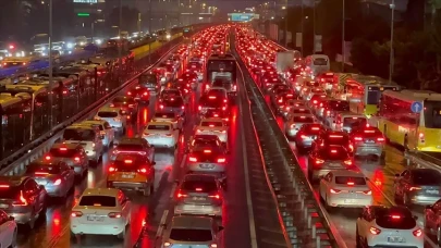 İstanbul’da yağışla birlikte trafik yoğunluğu yüzde 90’a ulaştı