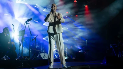 Soner Sarıkabadayı Harbiye’de müzik ziyafeti sundu