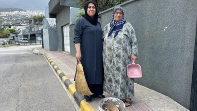 Hatay’da bir sokağa sığan anne-kız sevgisi...