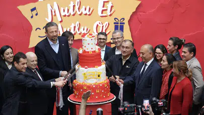 Ressam Devrim Erbil, Yıldızlı Sohbetler'in konuğu oldu