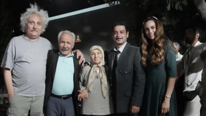 Bak Postacı Geliyor filminin gizemi çözüldü! Yönetmen, annesinin ve babasının imkansız aşkını perdeye taşıdı!
