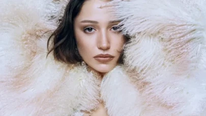 Sahnede Lazer Krizi... Zeynep Bastık’tan seyirciye sert çıkış!