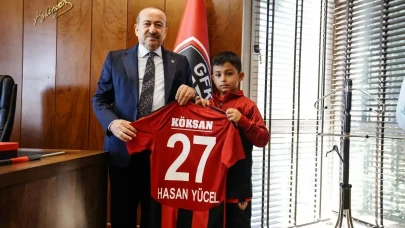 Yaraları sarmaya devam ediyorlar: Gaziantep FK, ailesini kaybeden Hasan'a kapılarını açtı!