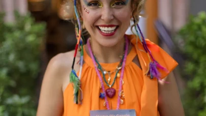 Özlem Yıldırım’dan yalnız ruhlara özel kitap: 'Kırgın Bir Gezgin' ile içinizdeki gezgini uyandırın!