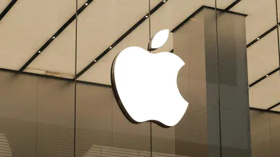 iPhone devinde tarihi değişiklik: Yeni CEO için kritik isim öne çıktı!