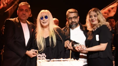Zerrin Özer sahneye geri döndü! Efsane diva ve Rapçi Eypio'dan beklenmedik 'İtirazım Var' düeti