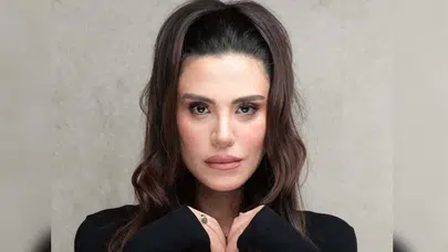 'Fora' oyununun galasında kriz... Şükran Ovalı’nın yaş farkı çıkışı olay oldu!