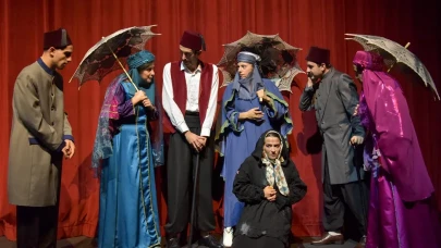 Trabzon’da tiyatro coşkusu: 'İstanbul’un Son Beyzadeleri' ve 'Alice' sahnede!