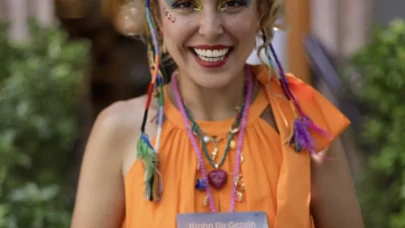 Ruhunuzun kayıp parçalarını bulmaya hazır mısınız? Özlem Yıldırım'dan yalnızlığı kucaklayan yeni şiir kitabı: 'Kırgın Bir Gezgin'