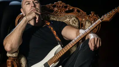 Demir Demirkan’dan aşk romanı tadında şarkı! Yapay zekâ klip herkesi şaşırttı