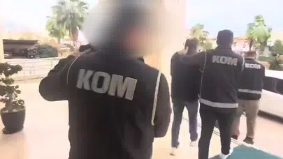 Kendilerini kamu görevlisi olarak tanıttılar, kıskıvrak yakalandılar! İşte görüntüler..