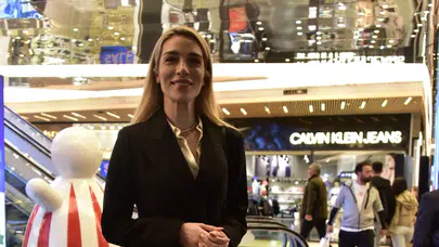 Şıklığıyla göz doldurdu: Canan Cansu Özgen yoğun tempoda objektiflere takıldı