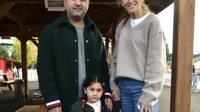 Mutlu aile tablosu: Onur Buldu ve Duygu Kozoğlu AVM’de görüntülendi