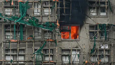 Hong Kong’da felaket gecesi: Alevler hayatları yok etti!
