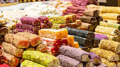 Lokum dağıtıldı, öğrenciler fenalaştı: Ümraniye’de hareketli anlar